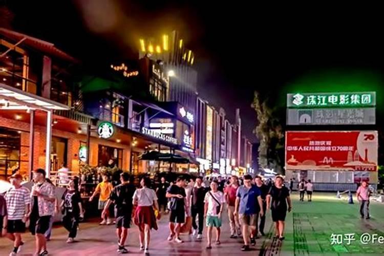 为什么越来越多的年轻人都喜欢去酒吧？