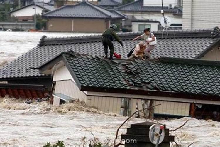 梦见发大水被水冲走的预兆