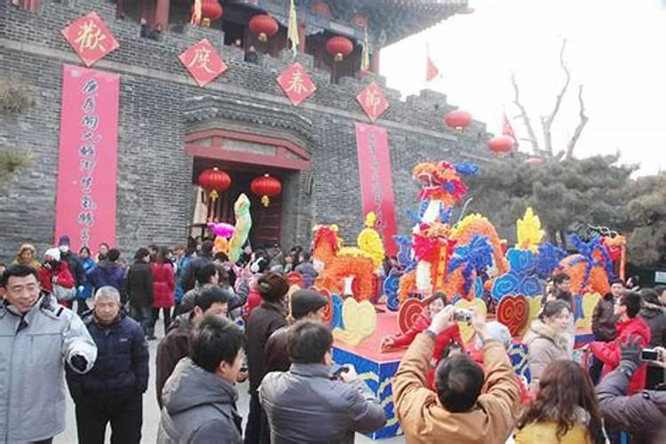 谁知道泰山上拜的“泰安奶奶”是哪路神仙啊？？？