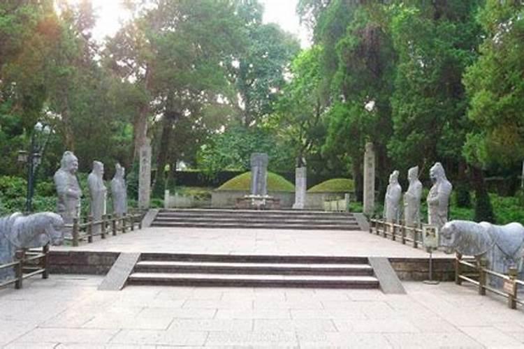 周公解梦梦见路过坟墓有什么寓意