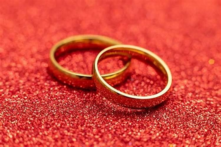 梦到弟和弟媳离婚了,弟弟又有新的女朋友要结婚了是什么意思？