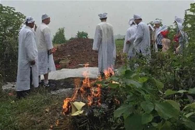梦见死人下葬是什么意思