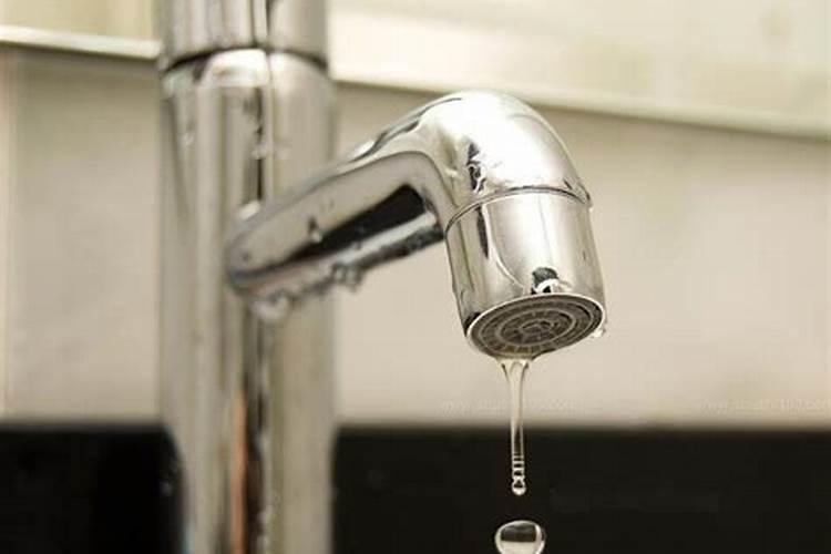 梦见别人家水管漏水
