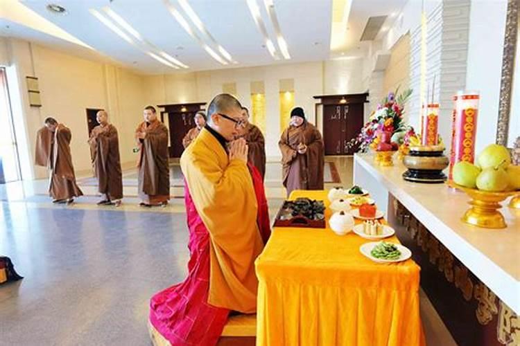 家里供了财神,上几柱香为好呀!