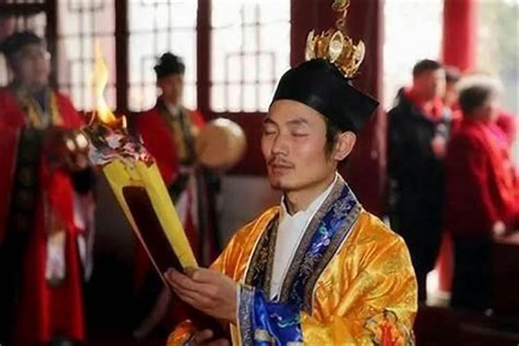 女人助事业运佩戴什么