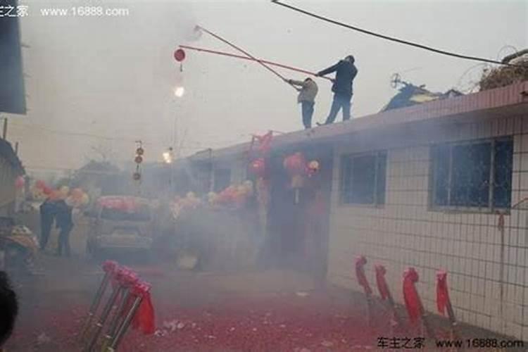 梦见别人放鞭炮炸伤了朋友的预兆