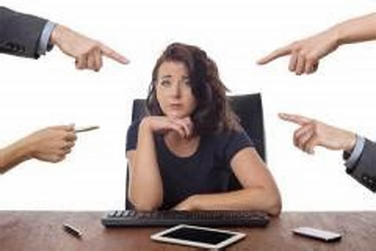 梦见被女人欺负