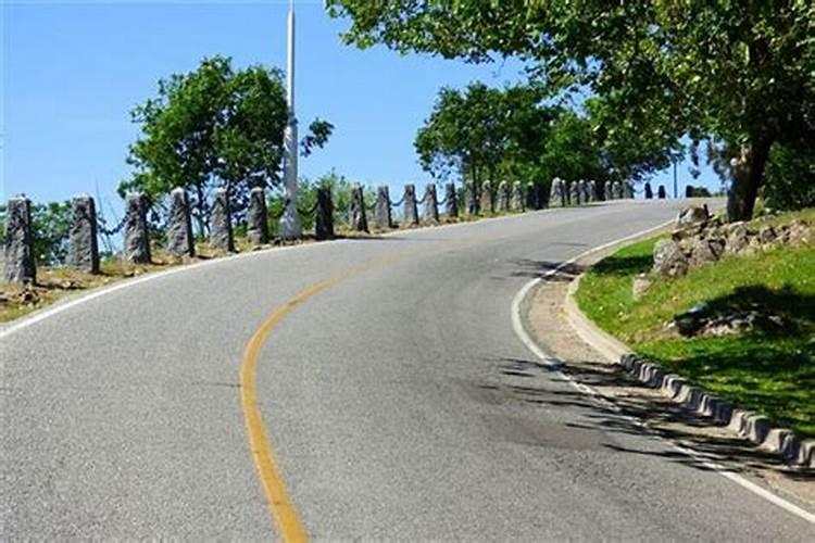 梦见路突然变陡坡