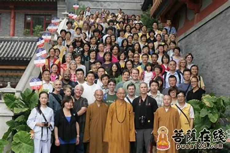 “姐妹吓哭”浙江姐姐把4岁妹妹塞进娃娃机“偷”娃娃被困,家长作何反思...