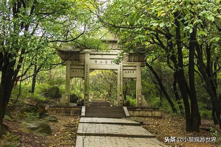 做梦梦到房子漏雨是什么意思