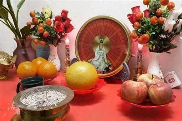 给财神爷上供几个水果才正确呢