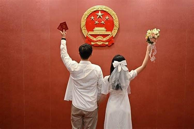“跪求”用英文写一段mixed marrige 的好处和坏处
