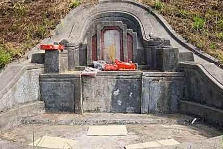 梦见坟墓冒青烟