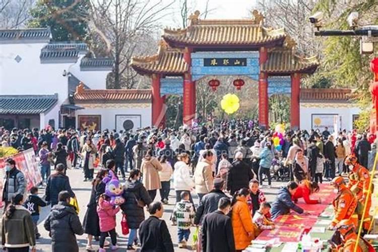 登高游玩是什么意思