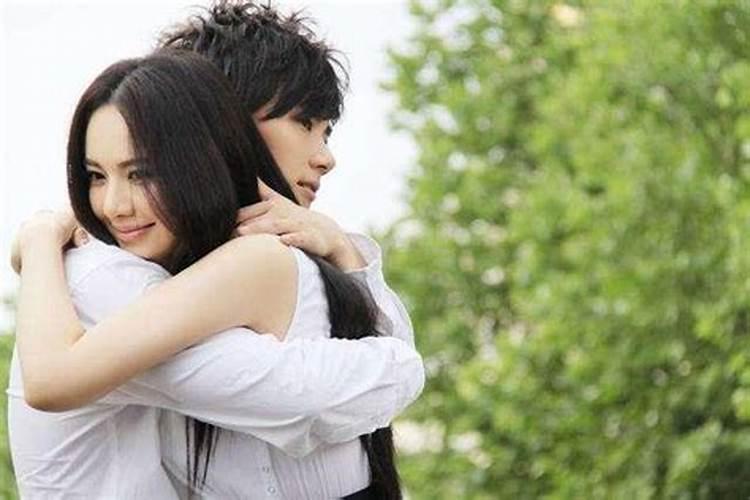 梦见抱着女友睡觉