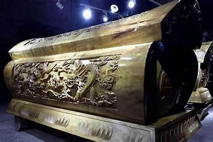 梦见棺材和死人要自己处理是什么意思？