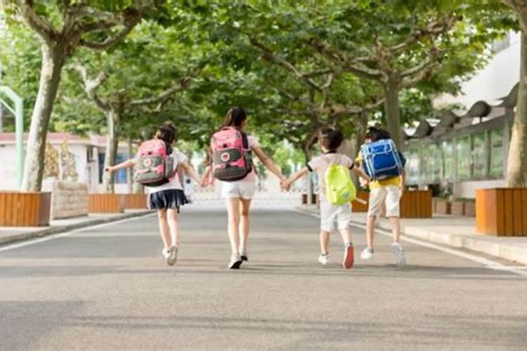 鼓励孩子入学的经典语句(成长的路上,送给孩子的温馨鼓励)