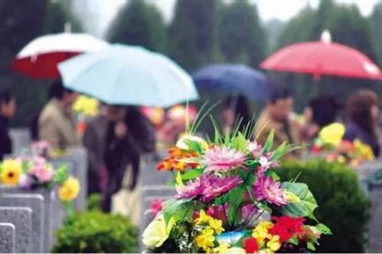 清明节新坟什么时候上合适