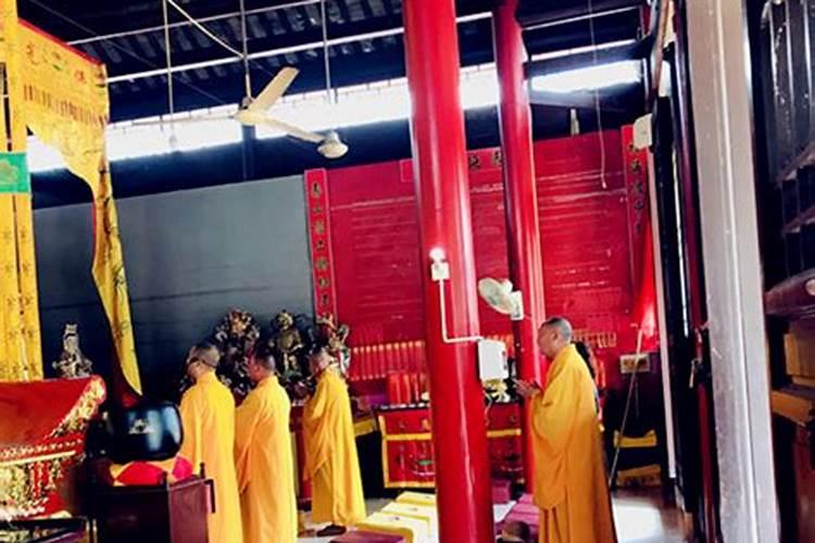 梦见死人用布包着头还流血