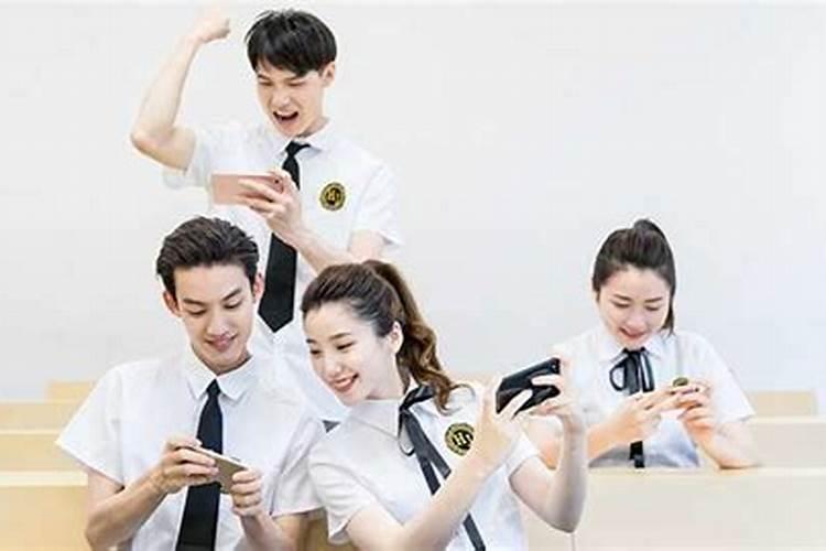 梦见跟异性同学打闹