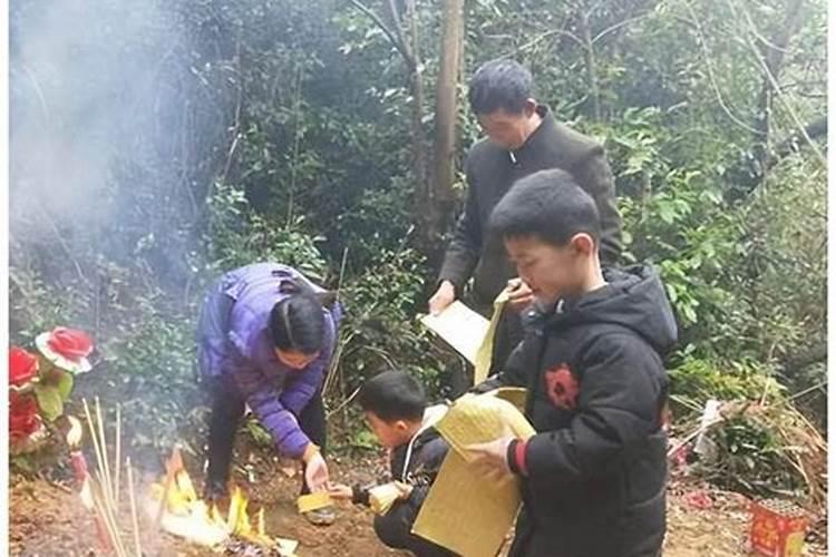鬼节我家烧包衣,狗狗睡在了上面,有什么不妥吗？