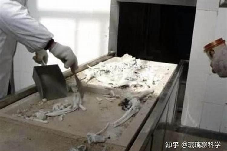 老人去逝办完丧事后,什么时间可以宴请亲友？