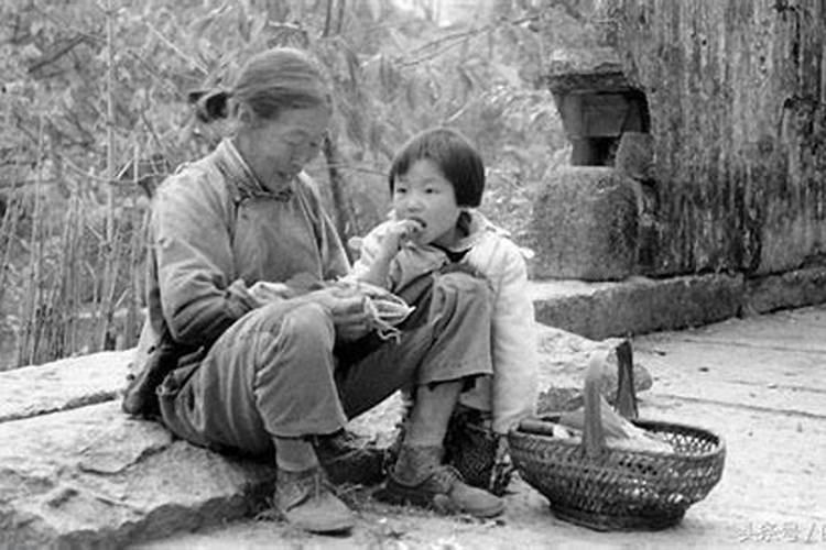 梦到死去的姐姐让我把袜子递给她？