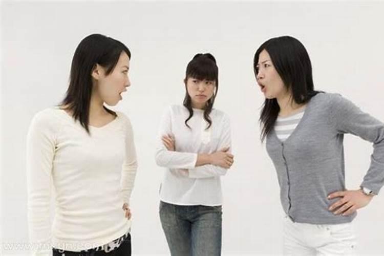 梦见和不看法的人吵架打架