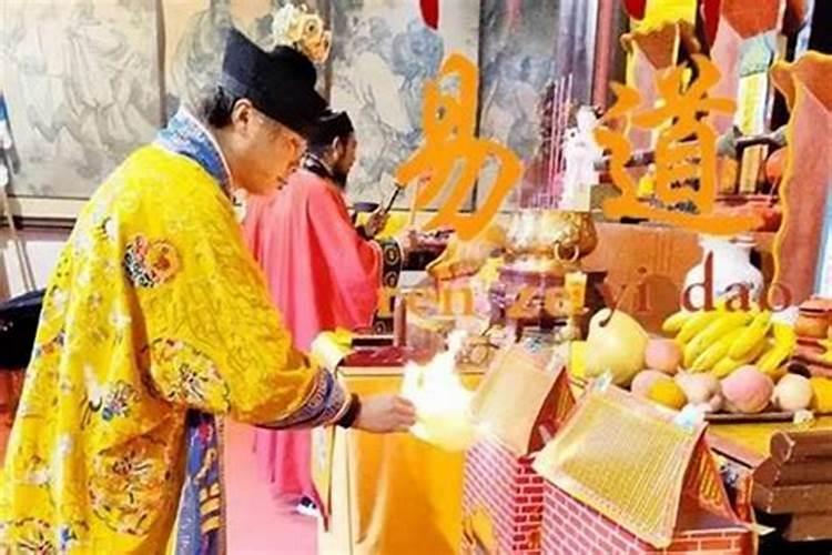 女人梦见大火烧山是什么意思
