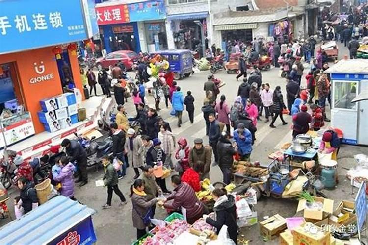 有一首歌是“正月十五赶猫街”赶猫街是什么意思啊