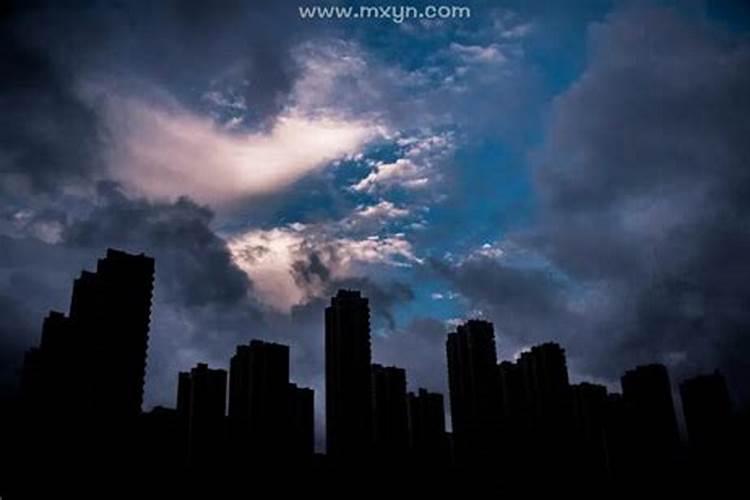 梦见天气突然变了黑云遮天的预兆