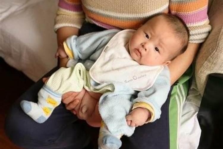 梦见小孩尿被子有什么预兆？是什么意思？