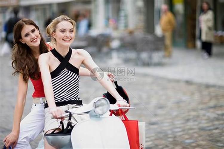 梦见骑车带女人的预兆