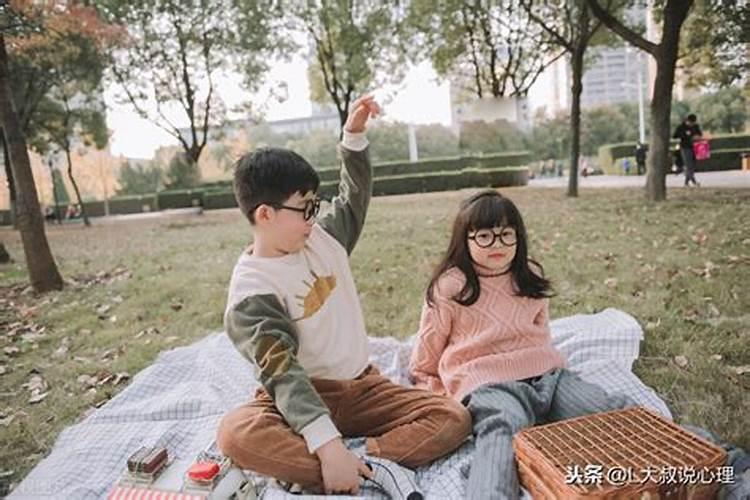 梦见到小三家吃饭