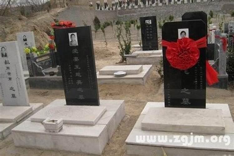 梦见墓地和棺材是什么意思 梦见墓地和棺材好不好