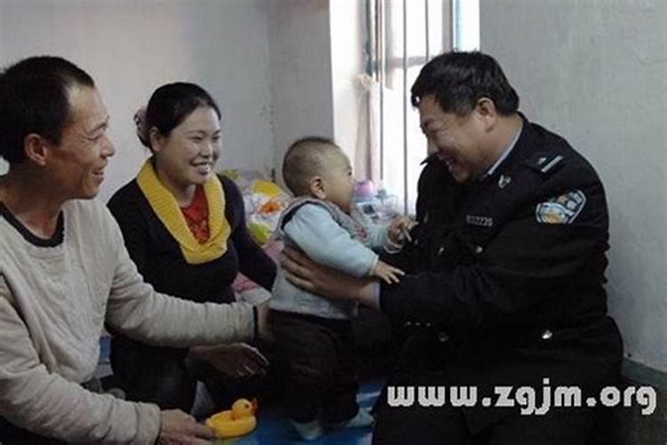梦见被警察追捕到处躲藏是什么意思