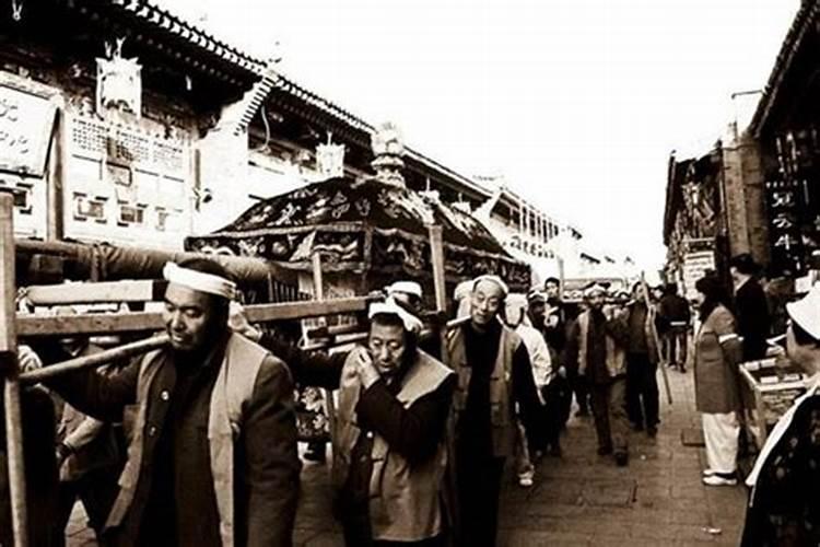 梦见两口棺材一起出殡