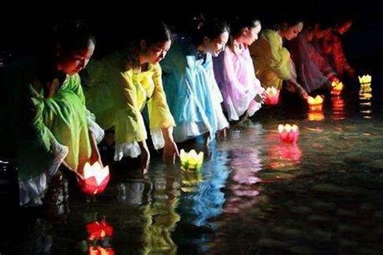 鬼节十字路口烧纸 烧给谁？