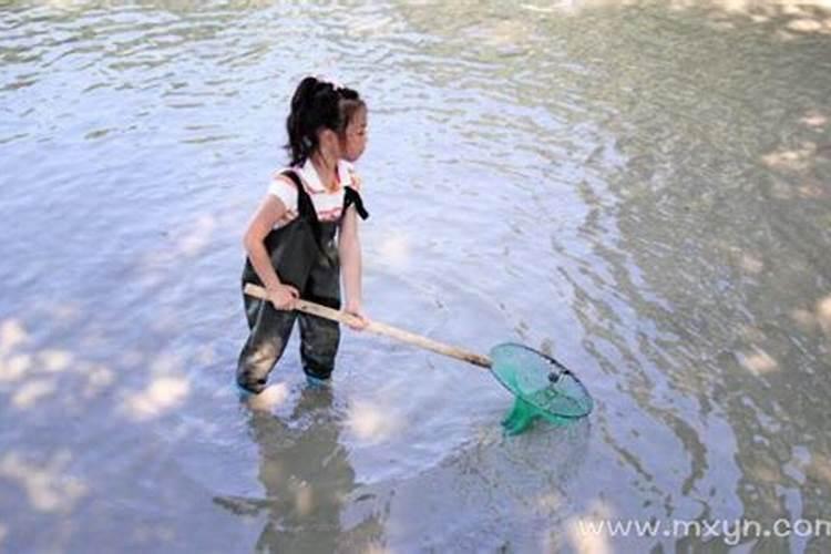 梦见表妹在钓鱼的预兆