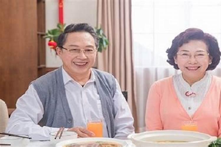 梦见故去的奶奶一起吃饭的预兆