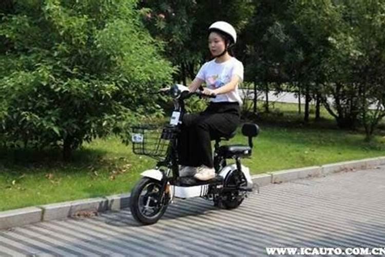 梦见骑电动车摔倒了是什么意思