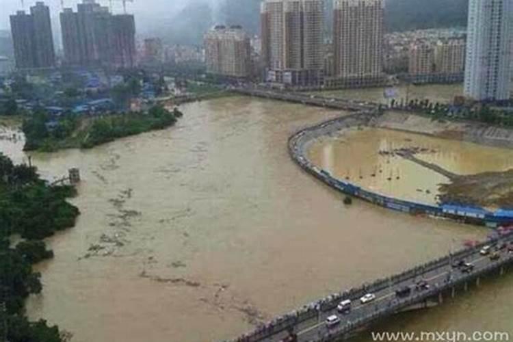 梦见大河涨水是什么意思,要引起注意了