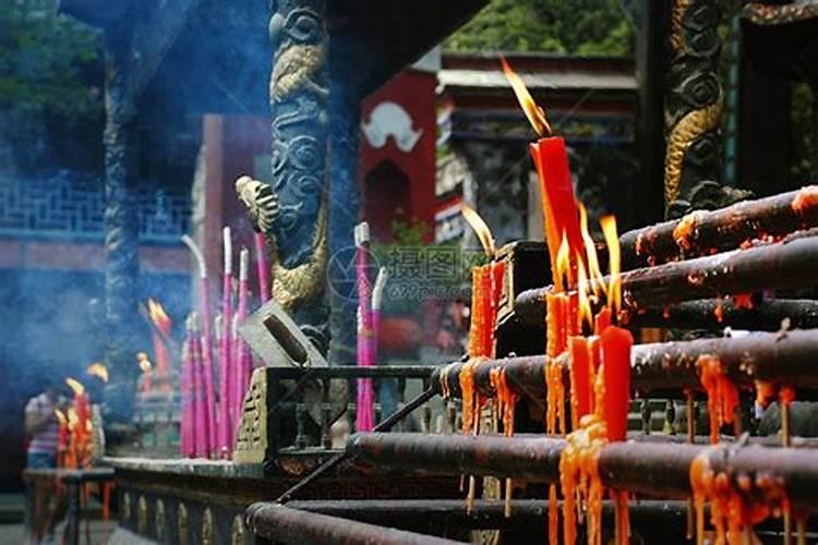 家里老人去世,不出五七可以去烧香么,在线等？