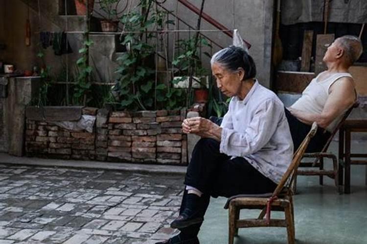 梦见我死去的爷爷和奶奶