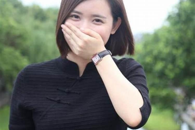 梦见表姐来家做客