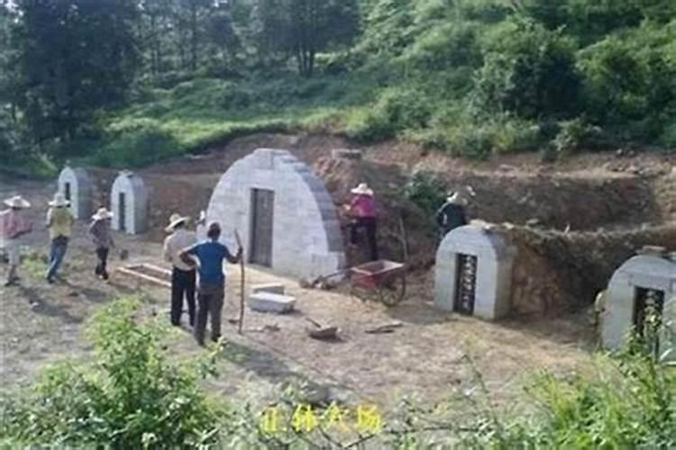 店铺的马路对面是坟地 请问在风水上怎么说凶？