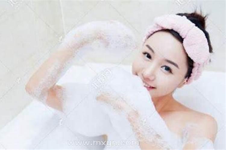 梦见女人洗澡什么意思