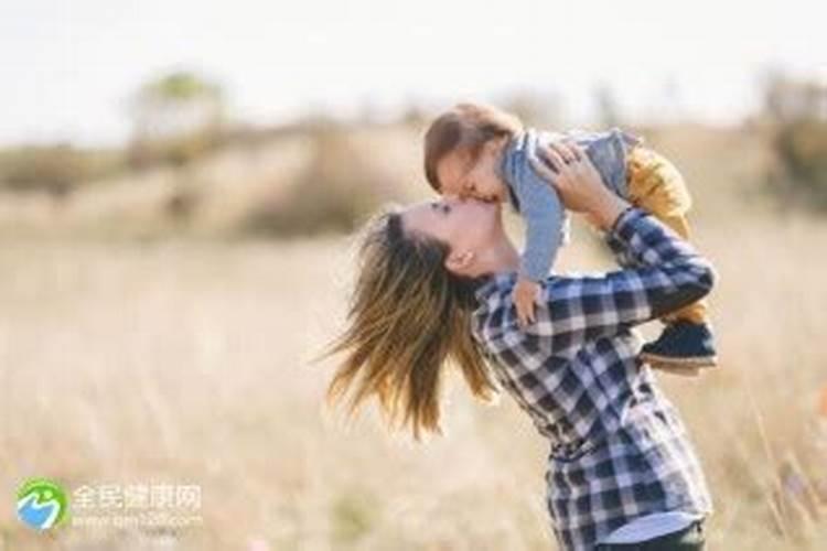 母亲梦见儿子掉水里了是什么征兆