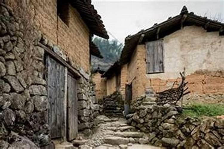 梦见拆旧房子准备重建