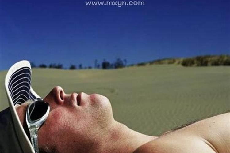 梦见自己跟别的男人睡在一起是什么意思